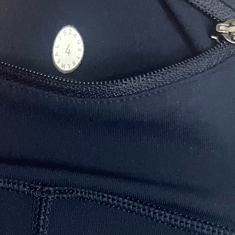 Lululemon Speed Up Crop * 21" True Navy (First Release) -Size 4 Good Condition - Picture 15 of 16